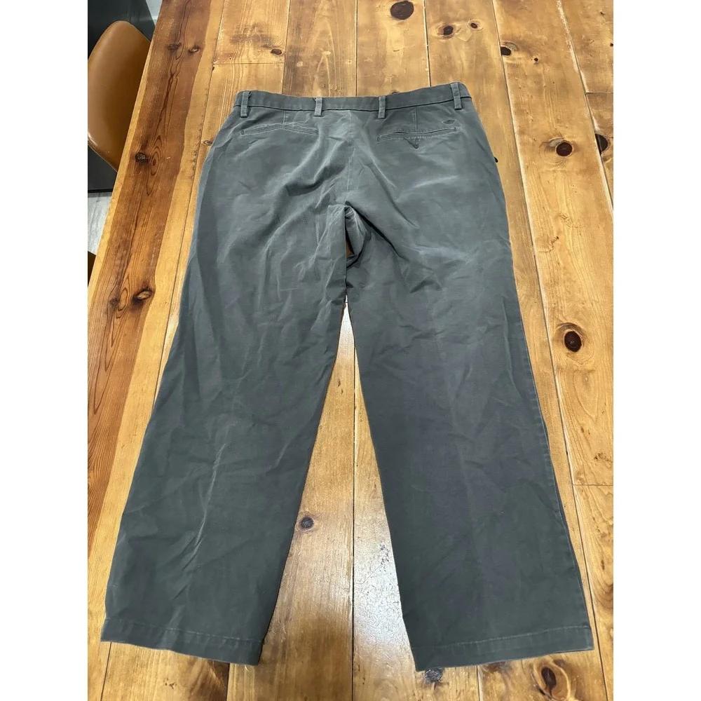Dockers Men's Classic Fit Flat Front Chino Pants W38 L30 Gray Casual Khakis